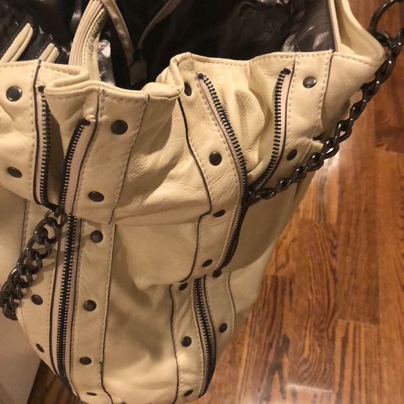 Women’s Creme Purse HYPE By: MONDANI NWT - Picture 5 of 5